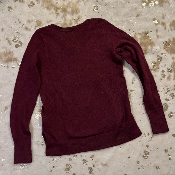 NWT Hollister M BURGUNDY WINE WOMEN'S BEAR DREAMCATCHER V-NECK SWEATER - Picture 6 of 6